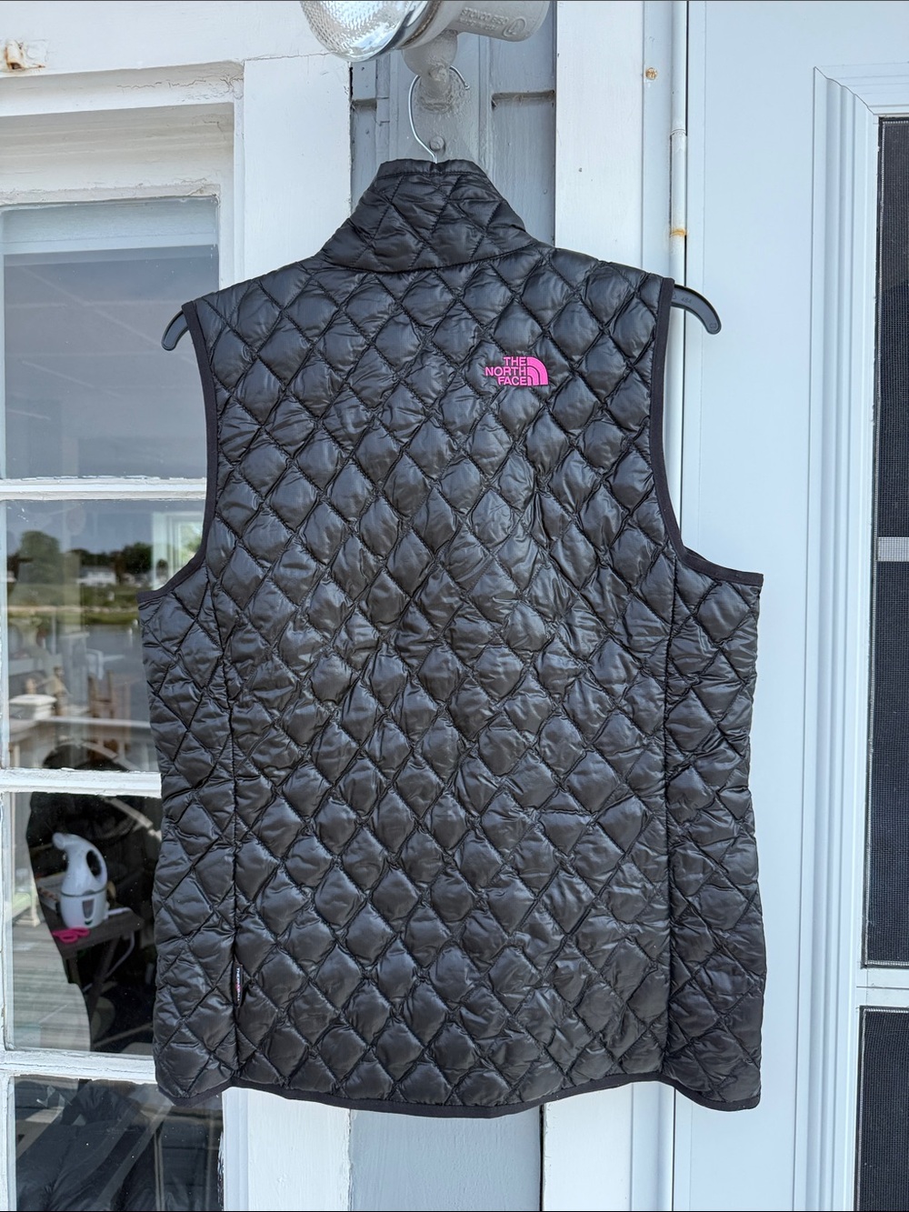 The North Face ThermoBall Quilted Vest Women’s M Black Pink Ribbon Full Zip - Picture 3 of 12